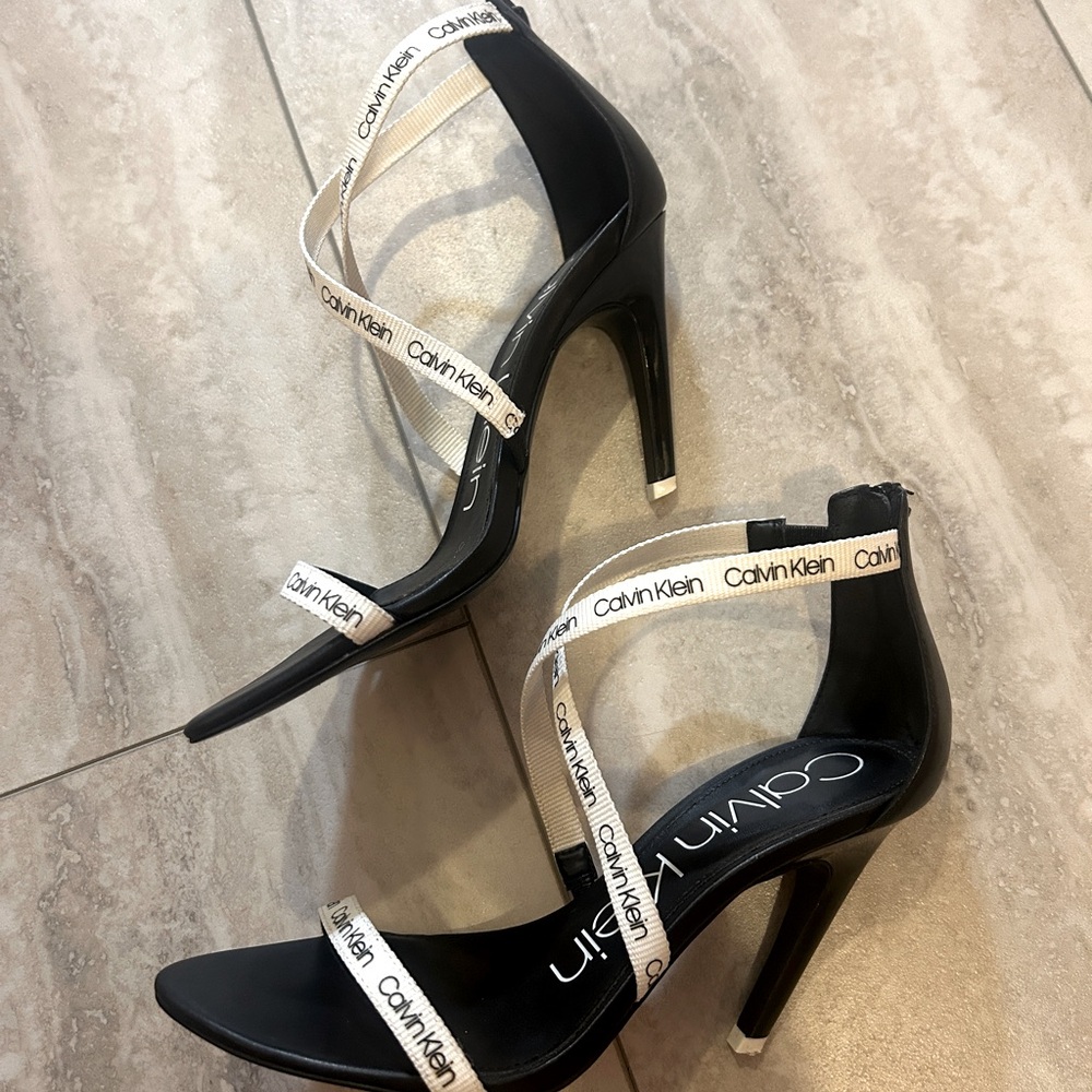 Black & White Logo Strap Calvin Klein Stilettos
